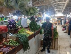 Babinsa Koramil 14/Panongan Monitoring Harga Sembako di Pasar Modern City Market Citra Raya, Pastikan Ketersediaan Bahan Pokok Tetap Aman