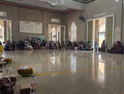 Jam’iyyah Yasinan Ibu Ibu Mushola Nurul Ikhlas Gelar Santunan Yatim Piatu dan Lansia