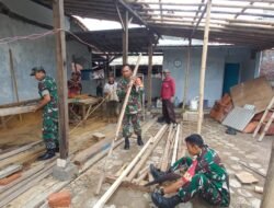 Koramil 01/Pemalang Bersama Warga Gotong Royong Rehab Musholla Al Mubarok