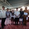 Lanjutkan Peninjauan, Mendagri Tito Sampaikan Bantuan Duka di Desa Waekokak, Nagekeo