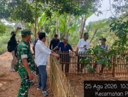 Babinsa Koramil 14/Panongan Dampingi Peternak Bebek Petelur, Perkuat Ketahanan Pangan di Tingkat Desa