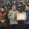 Optimalkan Statistik sebagai Kompas Pembangunan Daerah, Kemendagri Raih Penghargaan dari BPS