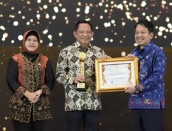 Optimalkan Statistik sebagai Kompas Pembangunan Daerah, Kemendagri Raih Penghargaan dari BPS