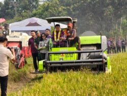 Dandim 0510/Tigaraksa Dukung Ketahanan Pangan, Panen Padi Sawah dan Pemberian Bantuan Sarana Pertanian